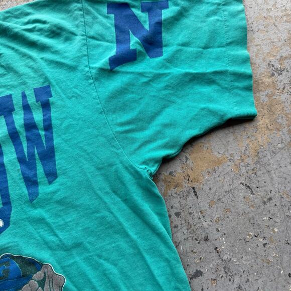 Vintage 90’s Georgetown Bugs Bunny Looney Tunes Tee Distressed - Picture 6 of 10